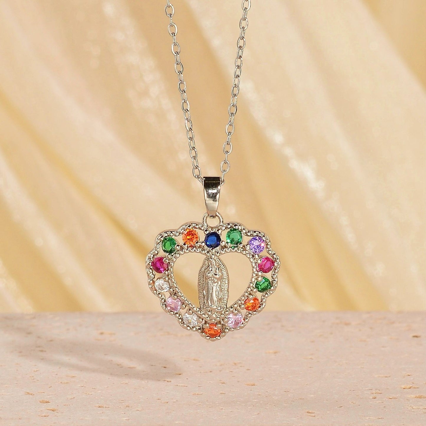 Lănțișor Sfintit cu Fecioara Maria – Ocrotire și Credință (Placat Aur 18K)